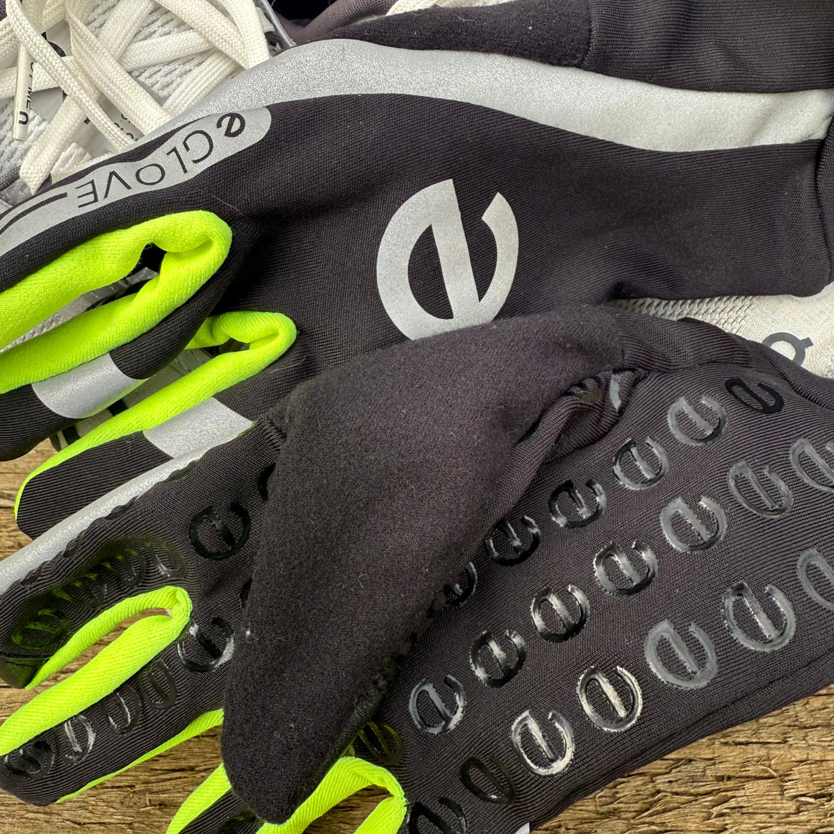 eGLOVE Hi-Vis Run Gloves – Black & Fluoro Yellow | Reflective Touchscreen Running Gloves