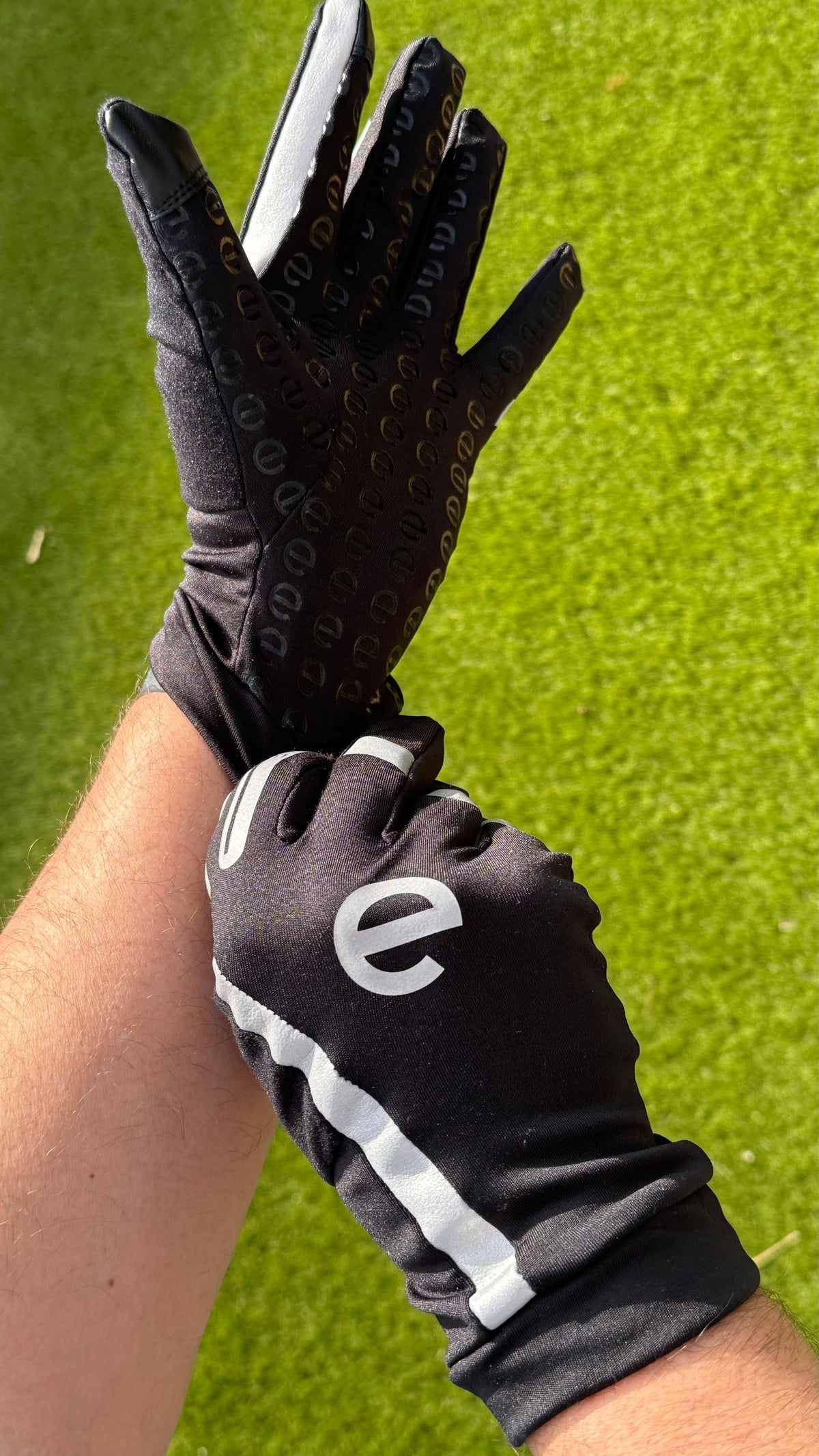eGLOVE Hi-Vis Run Gloves – Black | Reflective Touchscreen Running Gloves