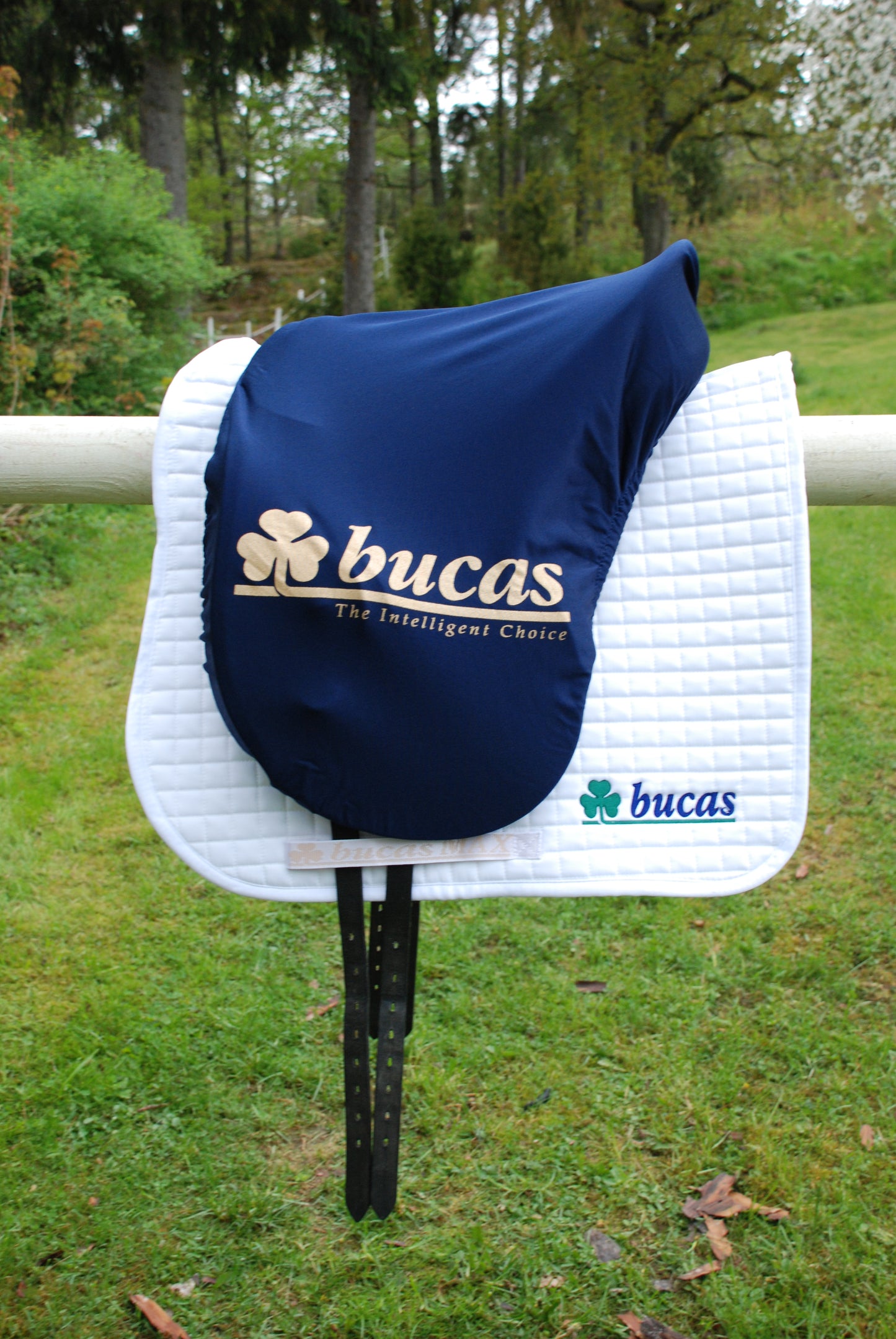 MAX SADDLE COVER SHAPED NAVY/BUCAS LOGO