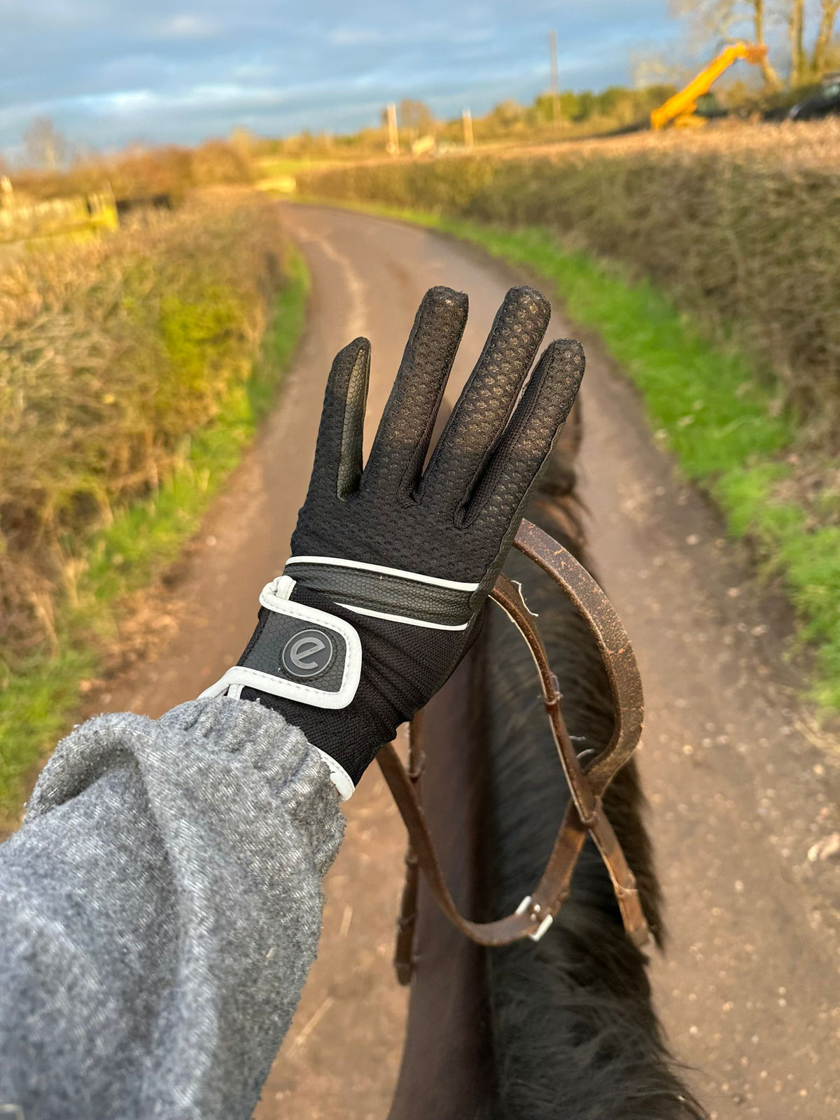 eQUEST GripPro X-LITE Riding Gloves - Black Reflective Edition